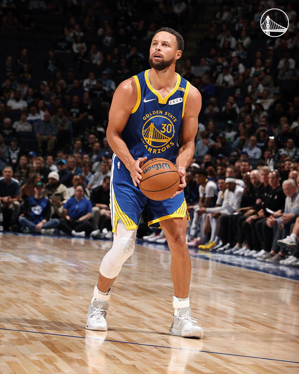 warriors's tweet photo. 40-piece for Stephen Curry 🔥 https://t.co/kgLez9bSze