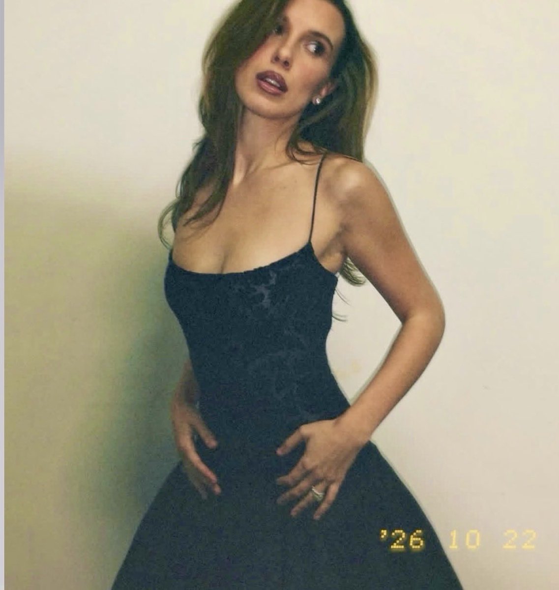 upside_meg's tweet photo. mike’s obsessed with taking pictures of his wife https://t.co/nLefCiWM5P