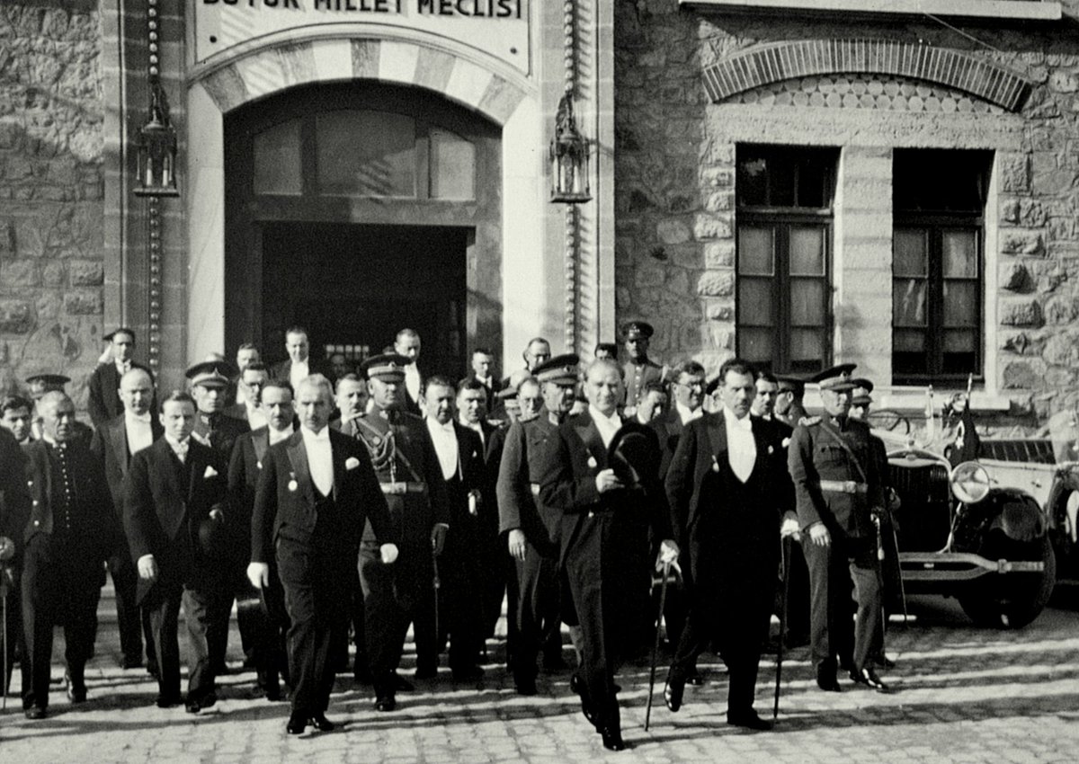 esporincom's tweet photo. 29 Ekim Cumhuriyet Bayramımız kutlu olsun! 🇹🇷 

Cumhuriyetimizin ilanının 103. yıl dönümünde, başta Ulu Önderimiz Gazi Mustafa Kemal Atatürk ve silah arkadaşları olmak üzere, bu topraklar için canla başla mücadele eden tüm kahramanlarımızı saygı, minnet ve özlemle anıyoruz. https://t.co/jzYdpR5dpH