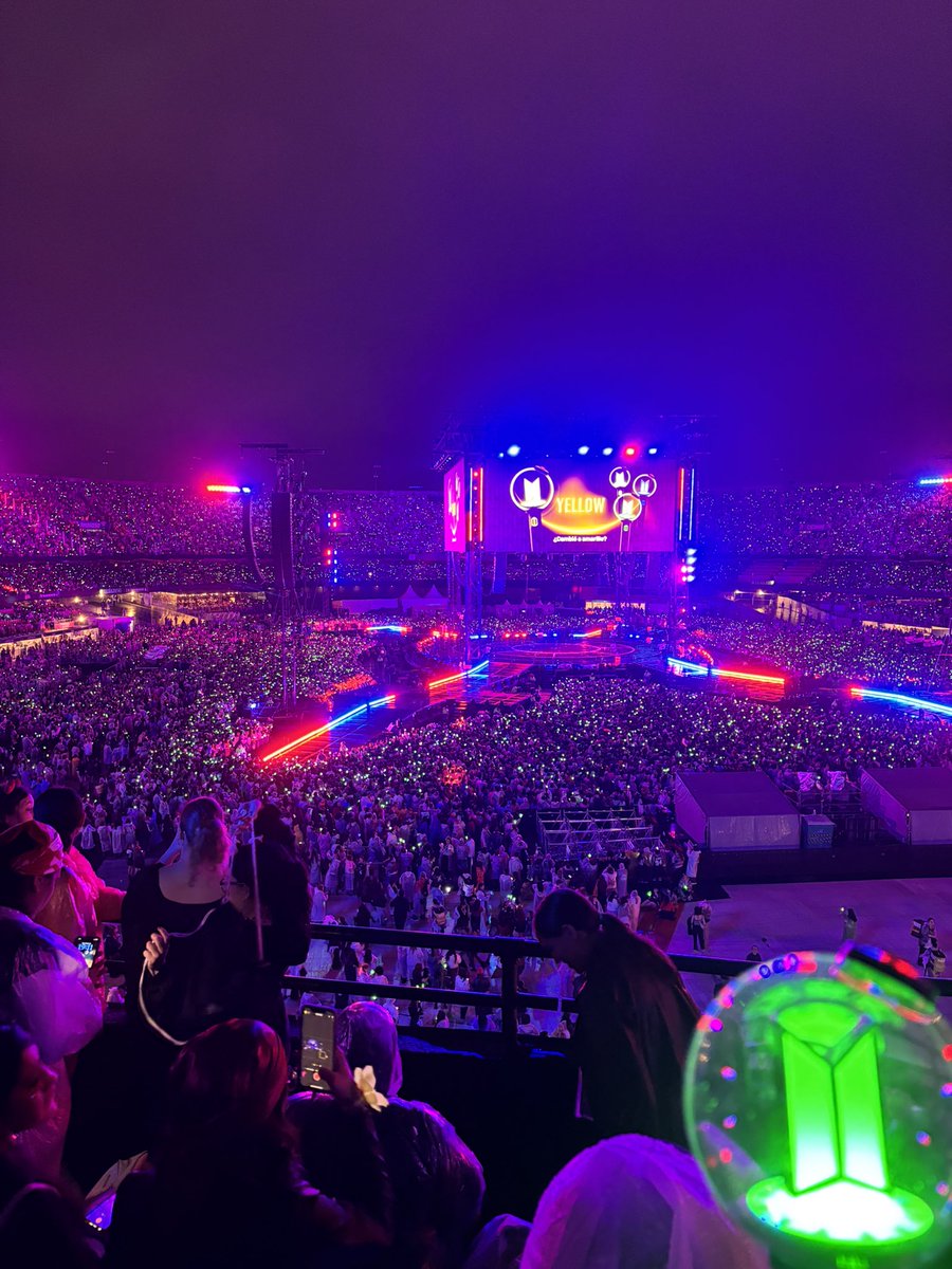 loserdojin's tweet photo. ME JURARAM QUE O PAÍS TAVA QUEBRADO, QUE TANTO DE ARMYBOMB É ESSE CARALHO? LULAAAAAAAAAAAA https://t.co/dtEDIdEKjA