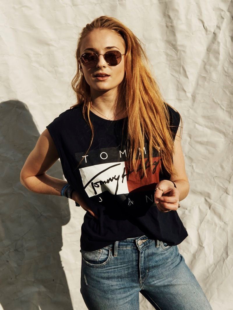 prewettpetals's tweet photo. She can be hip, can’t she? She can be cool! A cool mum! https://t.co/iEroMVsR7v