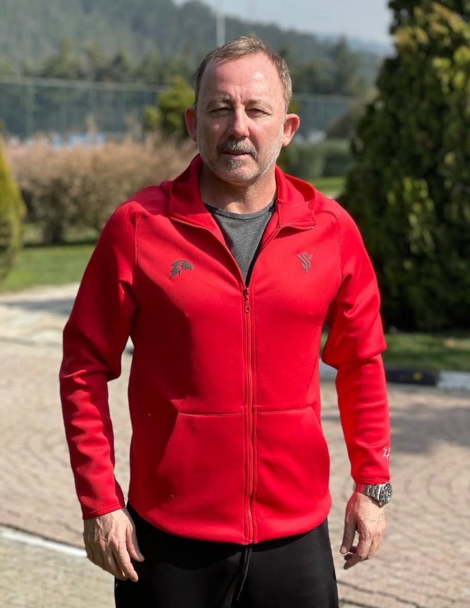 HypeOnHaber's tweet photo. A Milli Takım'ın ilk 11'indeki bazı futbolcuların, Sergen Yalçın'ın aramalarına yanıt vermediği öne sürüldü.

Oyuncuların bu tavrına gerekçe olarak, Yalçın'ın televizyondaki yorumculuk sürecinde kendileri hakkında söylediği sözler gösterildi.

Hatta Hakan Çalhanoğlu’nun, "Teknik direktörlüğe gelse bile onun telefonunu açmam, benim için yok hükmündedir" ifadelerini kullandığı iddia edildi.