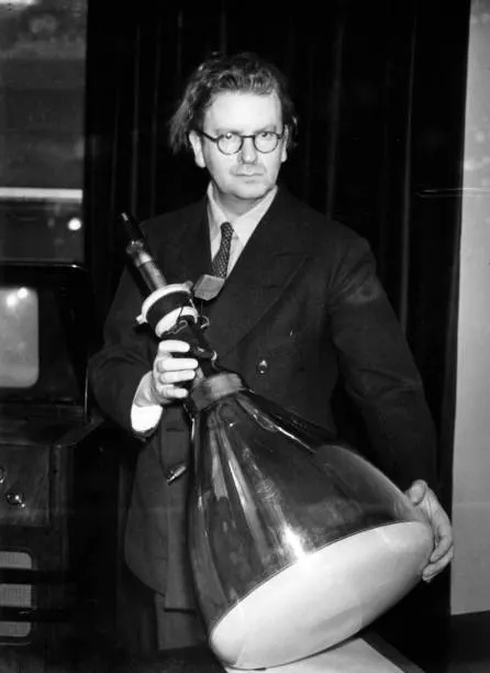elect_patrick's tweet photo. @EndWokeness Famous Scots
Alexander Fleming – Discovered penicillin
Alexander Graham Bell  – Invented the telephone
James Watt – Revolutionized the steam engine
James Clerk Maxwell – Formulated the classical theory of electromagnetic radiation
John Logie Baird – Pioneered television https://t.co/HsVapWM15K