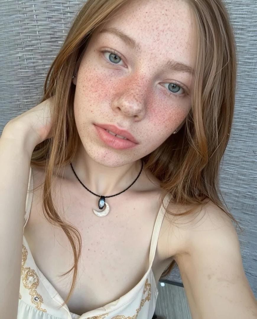 AlaskaFawn742's tweet photo. If this selfie 🤳 had a title, what will you call it? Oh  I know you looked twice, but what made you look again? 😂 https://t.co/WprWiKrQWC