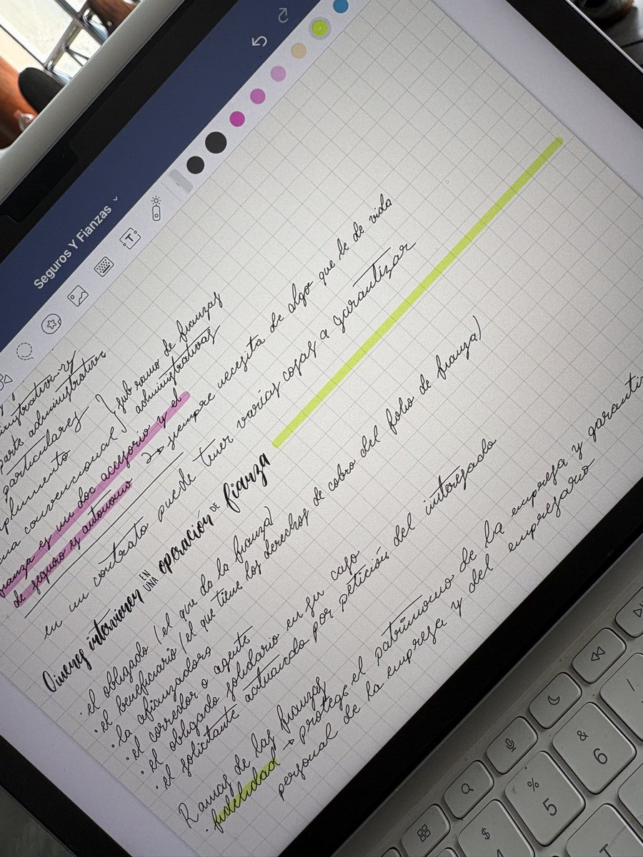 16H4nn4's tweet photo. Yo chingue y chingue que quería un iPad para tomar apuntes
Mis apuntes: https://t.co/keULmhXrSb
