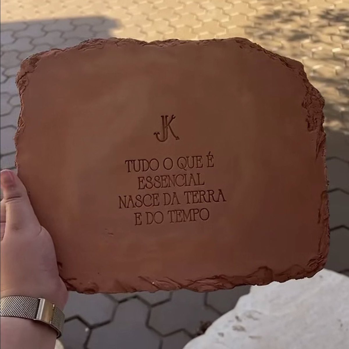 UpdateJuliette's tweet photo. O convite do casamento de Juliette e Kaique feito em argila. 🤎 https://t.co/GwtwVMHXBL
