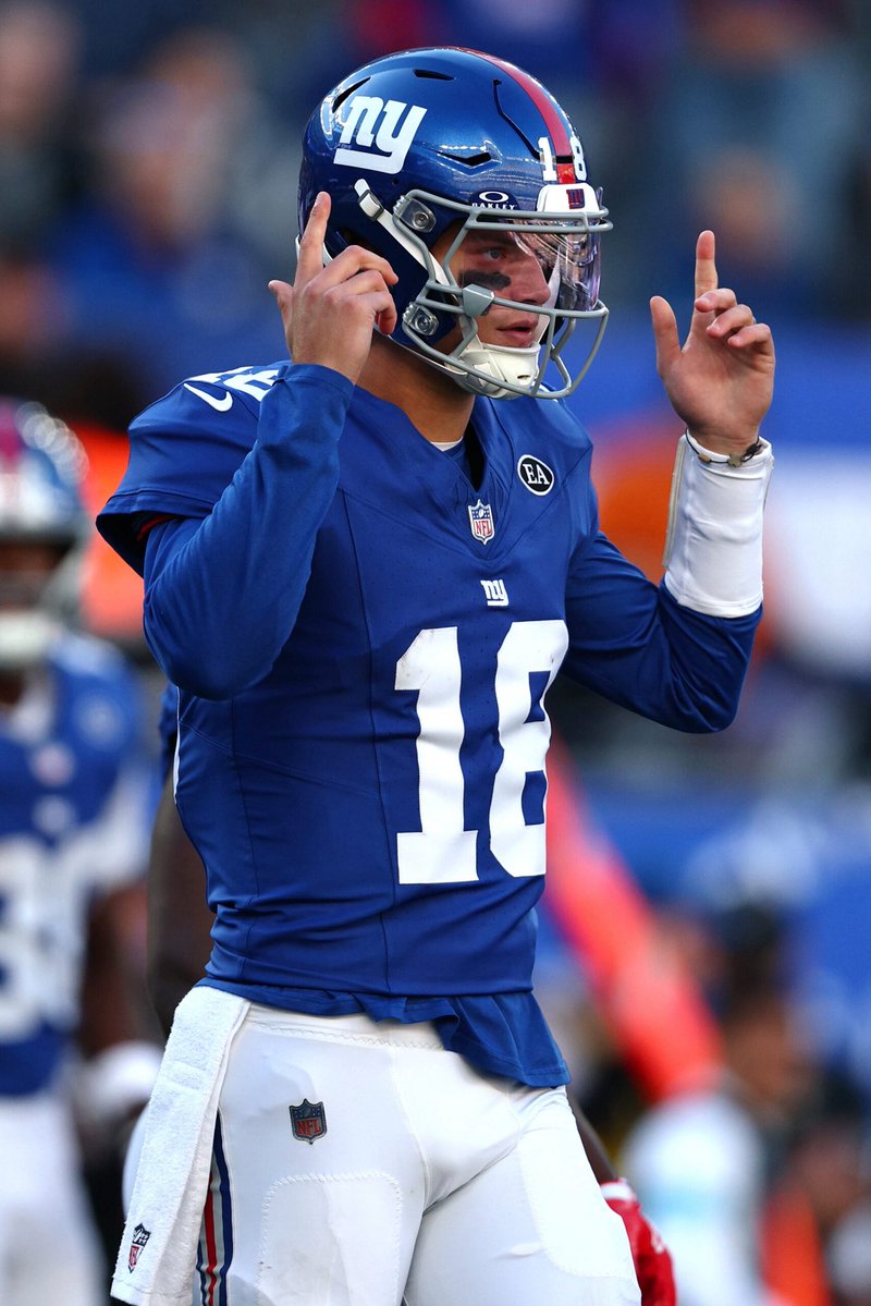 NYCSportsAddict's tweet photo. The franchise QB of the New York Giants: https://t.co/8o99psDr5X