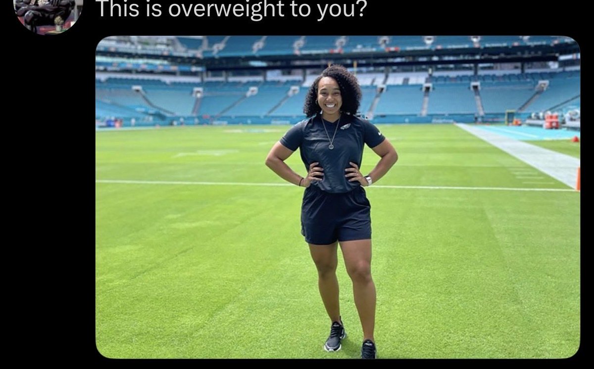 Mkqzyml's tweet photo. @XpertUSAngler @MasonDaGemini93 To say she is is delusional. She has a normal body. https://t.co/CQ8l6rtjx1