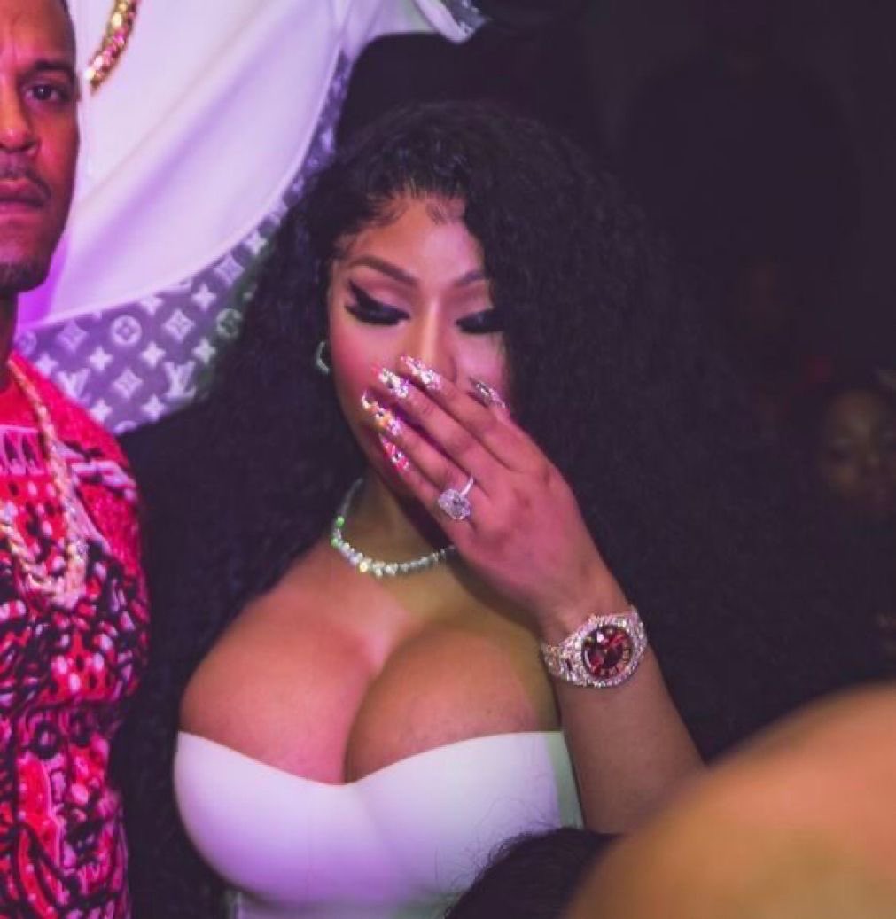 hegotapistol's tweet photo. @Dank_barbie A loser currently
- the most streamed female rapper of 2026
-Most successful female rapper ever
- richest female rapper ever 
- broken numerous billboard records
- MILLIONS of fans 
- 20 million dollar home
- on stage with the president and flying Air Force one casually

Mother. https://t.co/4rS6G3PhoX