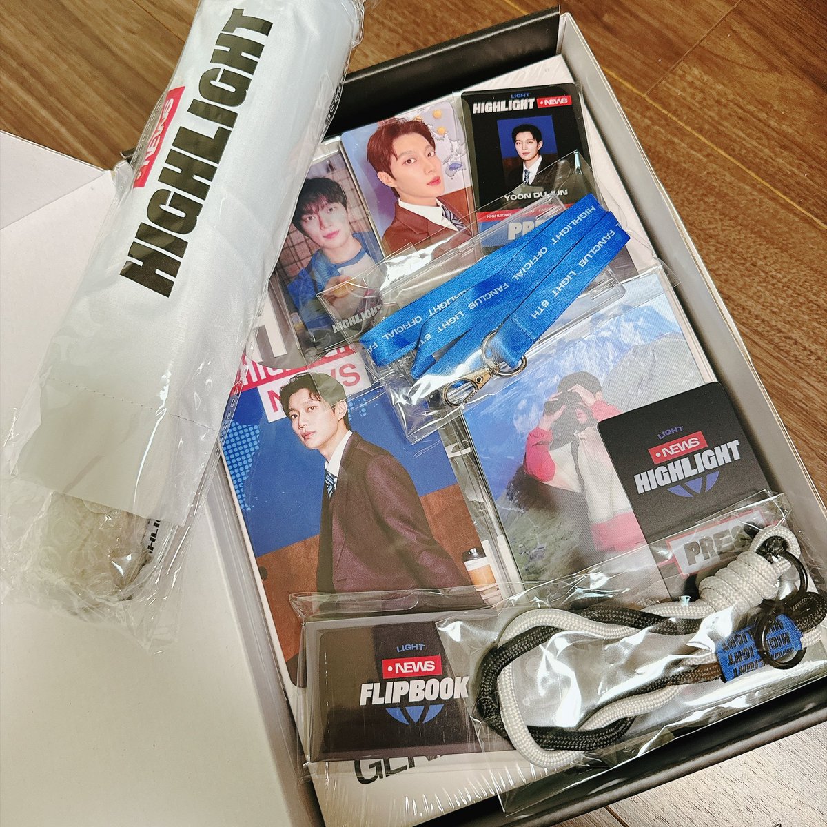 i_IRYU's tweet photo. Highlight韓国FC6期の入会特典が届いた💡毎年思うけど日本と違って韓国FC特典は豪華だわ〜✨折りたたみ傘も入っている😌ありがとうございます！

#하이라이트 #HIGHLIGHT https://t.co/9LGgLqSBCA