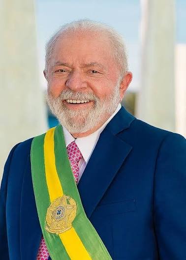 EricTrumpQG's tweet photo. 🚨For you, who is the true president-elect of Brazil🇧🇷👇?

Lula da Silva ❤️
Flavio Bolsonaro 🔃 https://t.co/gqW6NP0DJG