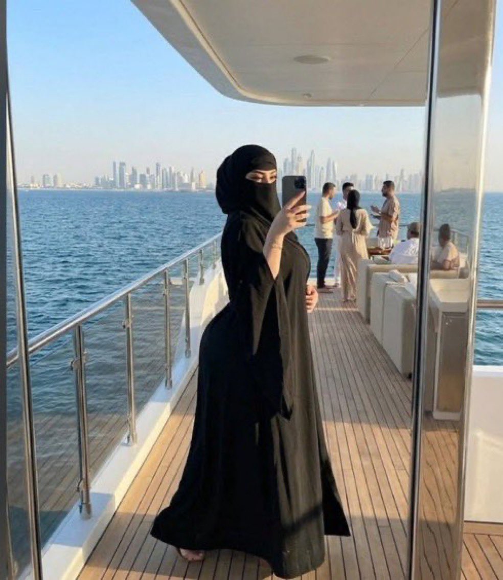 Badeer1997's tweet photo. اللي جرب مع اختة مثلي صج مو خيال يجي خاص https://t.co/3vQxAt2E2W