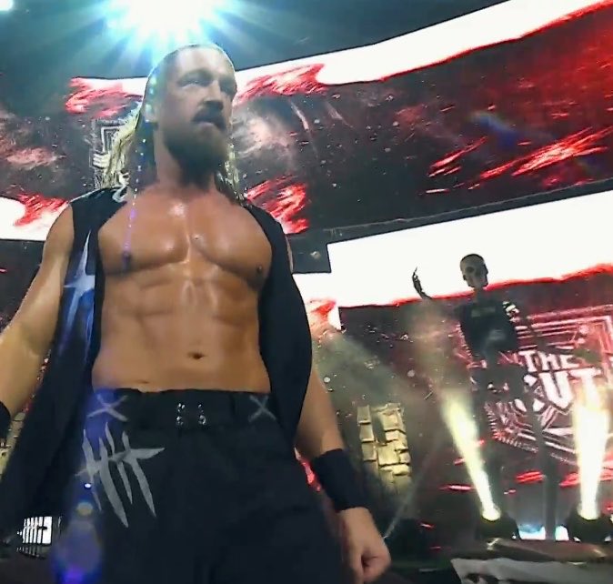 poisonouspixies's tweet photo. jay white making his wa- HOLY FUCK LOOK OUT https://t.co/IqErPzEALQ