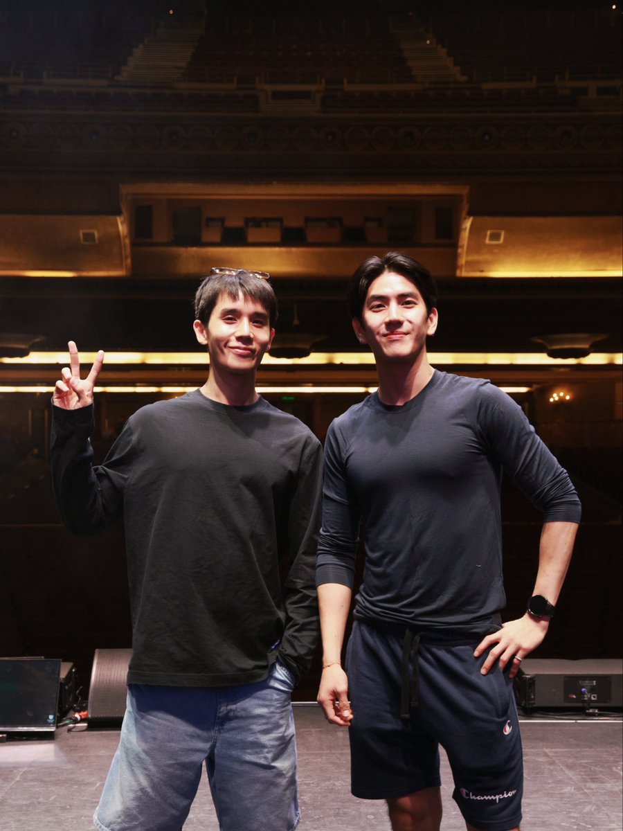 GMMTV's tweet photo. Hola de nuevo, Mexico! We are getting ready and can’t wait even a second more to see you in the theater! 🔥🇲🇽

#JSWITHAVOCEANINMEXICO
#GMMTV https://t.co/jlVlncKMwp