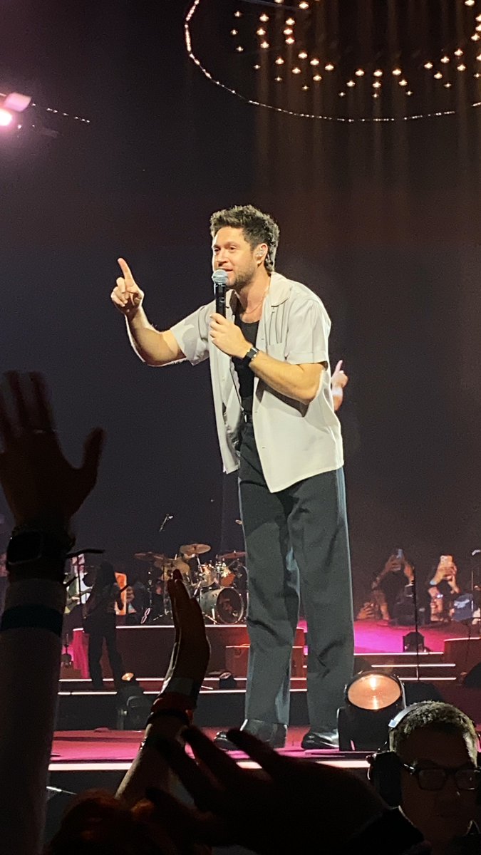 Sunshineee2809's tweet photo. 🧡 || 🇮🇹 ¡Niall Horan en el concierto de esta noche en Milán! 🥹🍀🎤✨
•••
🇬🇧 || 🇮🇹 Niall Horan at tonight’s concert in Milan! 🥹🍀🎤✨
#Niall #NiallHoran #DinnerParty #DinnerPartyLiveOnTour #DinnerPartyLiveOnTourMilan
#DPLOTMilan
Cr: Me https://t.co/HTuViF5W6I