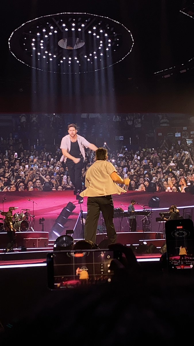 Sunshineee2809's tweet photo. 🧡 || 🇮🇹 ¡Niall Horan en el concierto de esta noche en Milán! 🥹🍀🎤✨
•••
🇬🇧 || 🇮🇹 Niall Horan at tonight’s concert in Milan! 🥹🍀🎤✨
#Niall #NiallHoran #DinnerParty #DinnerPartyLiveOnTour #DinnerPartyLiveOnTourMilan
#DPLOTMilan
Cr: Me https://t.co/2T1SHdptIO