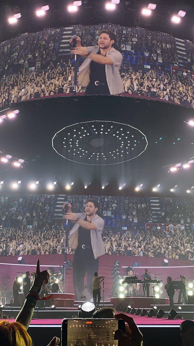 Sunshineee2809's tweet photo. 🧡 || 🇮🇹 ¡Niall Horan en el concierto de esta noche en Milán! 🥹🍀🎤✨
•••
🇬🇧 || 🇮🇹 Niall Horan at tonight’s concert in Milan! 🥹🍀🎤✨
#Niall #NiallHoran #DinnerParty #DinnerPartyLiveOnTour #DinnerPartyLiveOnTourMilan
#DPLOTMilan
Cr: Me https://t.co/XPM2FCncD5