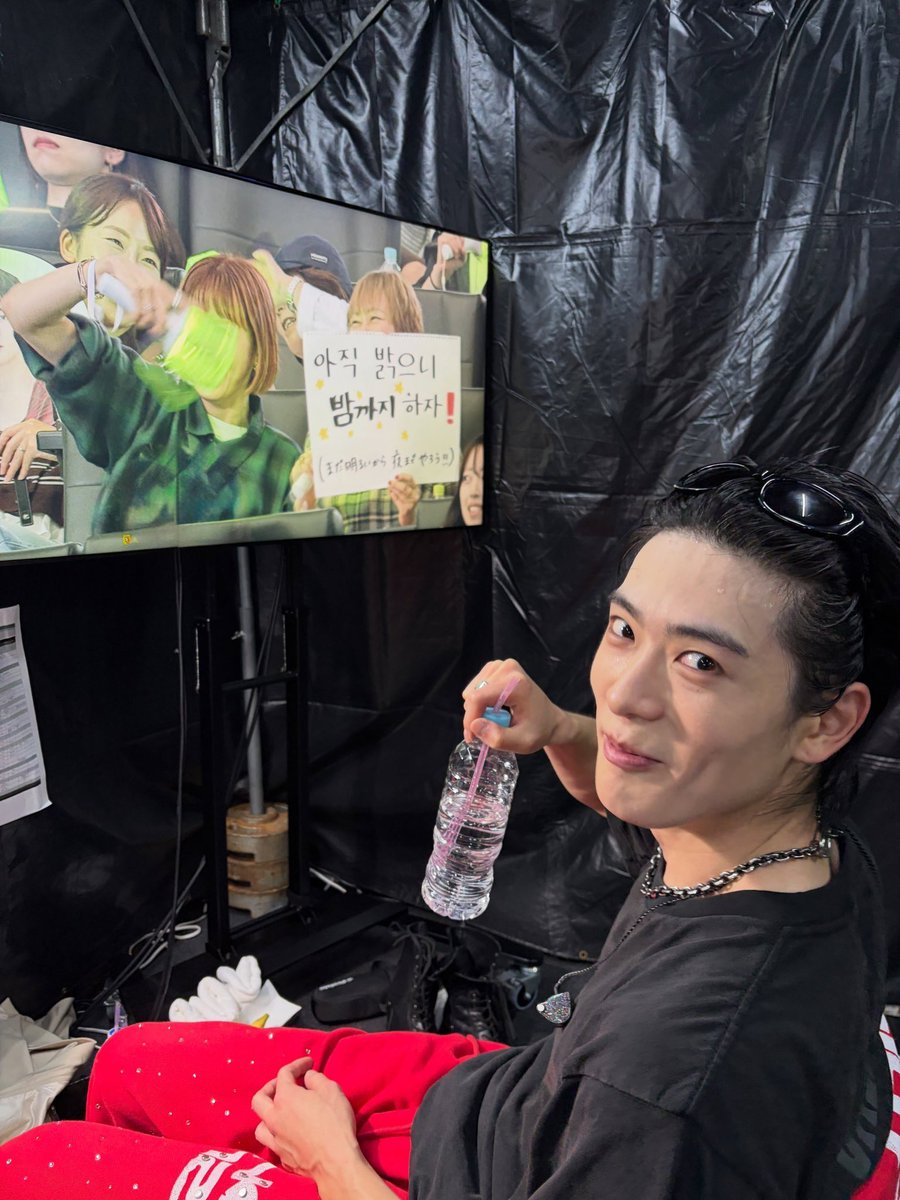 _byeong_'s tweet photo. 夜までやろう(大賛成)カンペ見たジェヒョンさんの表情めちゃ良い😂 https://t.co/JUQ7lUNvpl