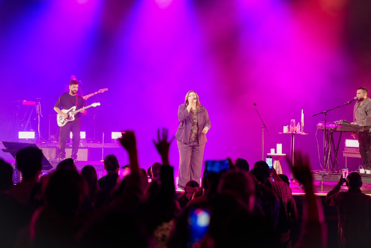 Marcela_Gandara's tweet photo. Fue un fin de semana demasiado especial, Dios superó nuestras expectativas ❤️🩹 además, siempre nos emociona mucho cantar juntos 🎶 volveremos pronto amigos ✨
#mg #Tour #SupeQueMeamabas #latinpop https://t.co/5qyhGgMZBi