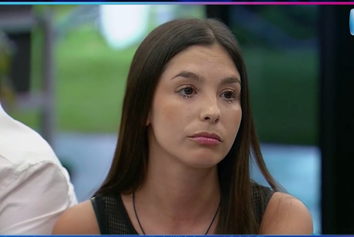 JuliGoonz's tweet photo. Devorando en el vivo y dejándolos MUDOS #GranHermanoUY https://t.co/2YGDWfAKVv