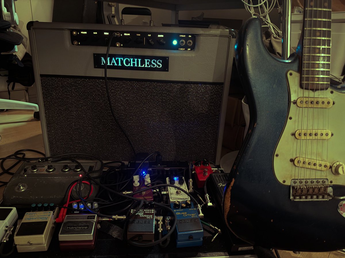 martinooo28sq's tweet photo. #Matchless #dc30 #fender #61vintage
#MarkSampson
1000番代前サンプソン期マッチレスDC-30海外仕様ステップアップトランス
61年ビンテージリフイニツシユストラト、なんか相性悪いのか良いのか、、重いしリバーブ無いし最近はデラリバに変えようかな?ピンテージ高い現行は色々あるがどうなのか? https://t.co/pCLrDZFYeI