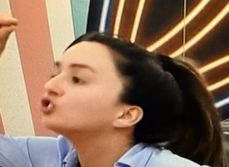 DavRose273614's tweet photo. #bbtvi que puta de vergonha alheia. Esta gaja nao pensa no filho cá fora qd passa os dias aos gritos com toda a gente? https://t.co/6X02ogMFmG