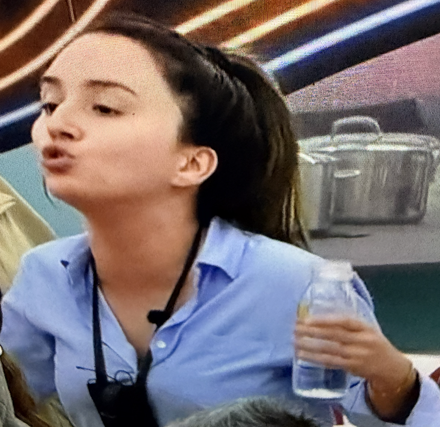 DavRose273614's tweet photo. #bbtvi que puta de vergonha alheia. Esta gaja nao pensa no filho cá fora qd passa os dias aos gritos com toda a gente? https://t.co/6X02ogMFmG