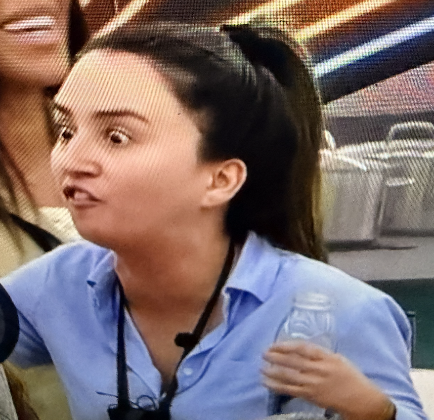 DavRose273614's tweet photo. #bbtvi que puta de vergonha alheia. Esta gaja nao pensa no filho cá fora qd passa os dias aos gritos com toda a gente? https://t.co/6X02ogMFmG