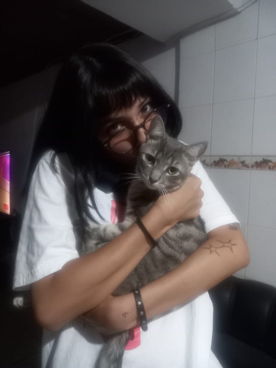 naturalyearner's tweet photo. la fto ke nos tomó mi mamá 😿 https://t.co/DAEJ3J9Lb7