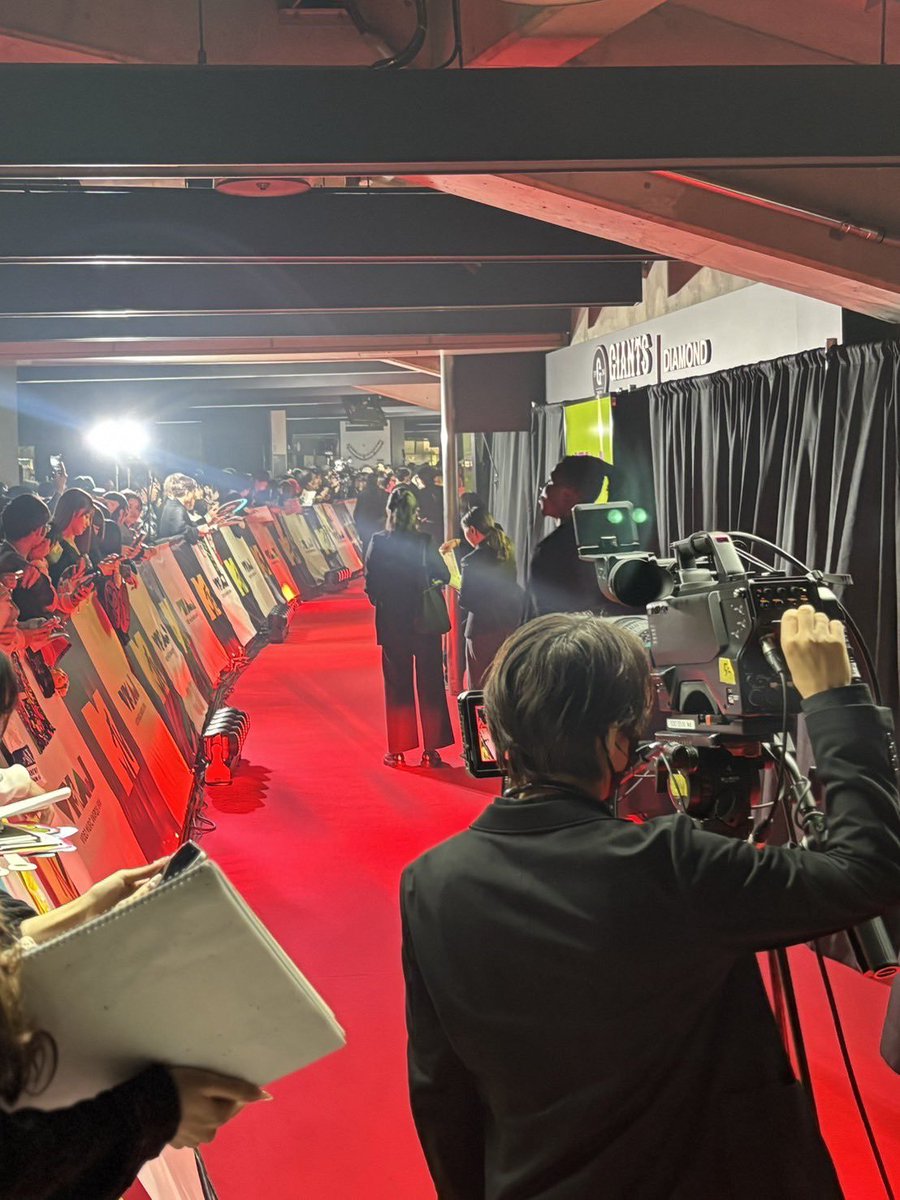 MTVJPLIVEINFO's tweet photo. ／
#VMAJ2026 豪華アーティストが登場するレッドカーペットの模様を、TELASAで完全独占ライブ配信中！
＼

ぜひリアルタイムでお楽しみください✨

下記URLからご覧ください👀

▼LIVE詳細▶︎ https://t.co/MuWrIoRs9N

※アワード本編の生配信はございませんのでご注意ください

#MTVVMAJ2026譲 https://t.co/wlmwp1WcP7