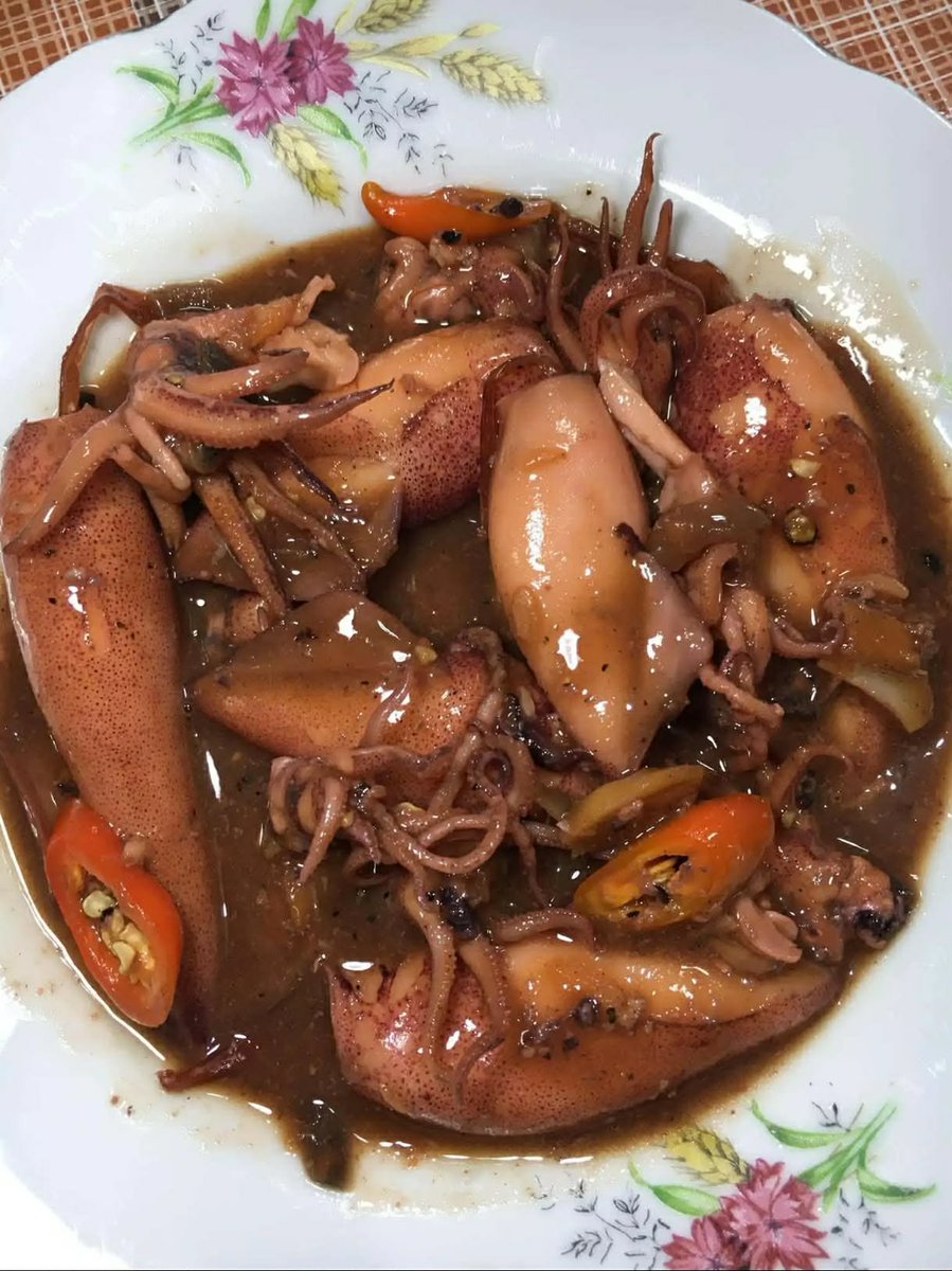 OoooMuichi4's tweet photo. Late lunch. Sinong kumakain ng adobong pusit dito?🙋🏻 Tara kain po tayo team ryza Chzzzz. https://t.co/trrR3zYedB