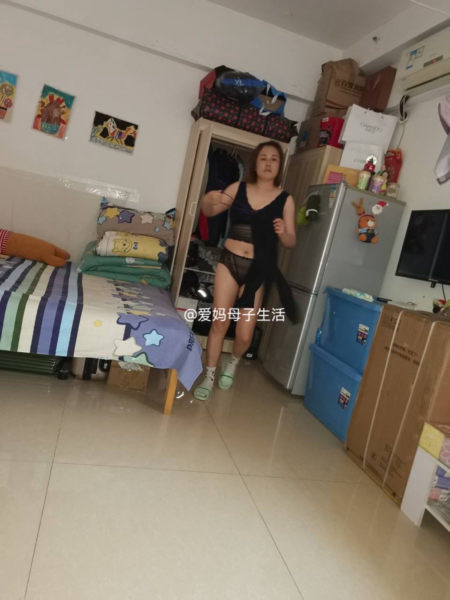 Thiago822133's tweet photo. 和45岁的妈妈相依为命，妈妈特别会照顾人，属于温柔型。我到了青春期的年龄，想把妈妈强上了，她会不会告我？绿母绿妈爱好者
#恋母 #绿母 #熟女 #母子 #绿妈 #妈妈 #乱伦 #妈妈出轨 #骚妈 #绿帽 #阿姨 https://t.co/iDFNlSCob2