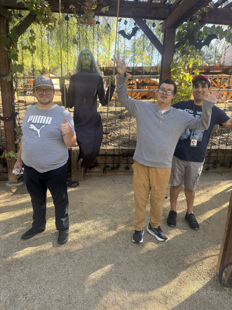 dreamsirvine's tweet photo. Spooky season adventures! ππ»
.
.
.
#HalloweenFun #FallAdventures #DreamsOfAmerica #DayProgram #HalloweenAdventures https://t.co/kK9VLlKzXG
