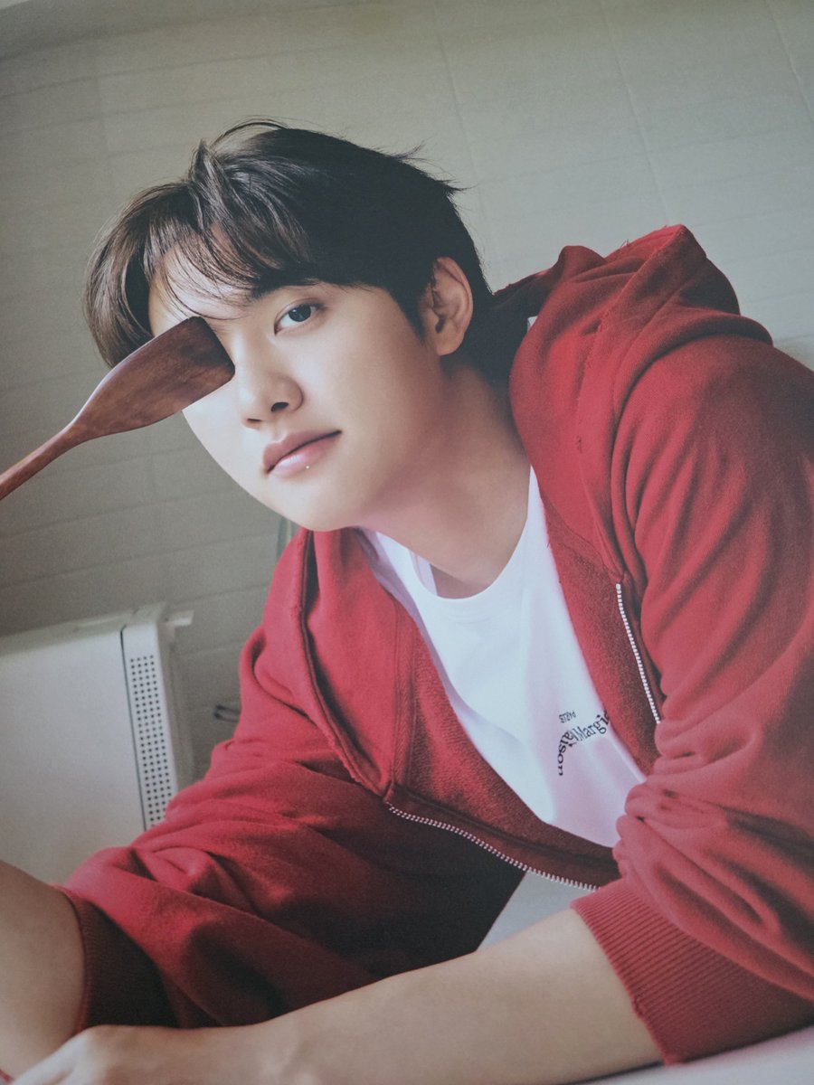 wnffldpt0723's tweet photo. 빨강컬러가 이렇게 예쁘게 잘 어울리다니 ♡
보고또보고 보고또보고 ㅋㅋㅋㅋ

#도경수의_빌보드코리아
#도경수 #DOPAMINE 
#DOHKYUNGSOO https://t.co/mOGhZcITHI
