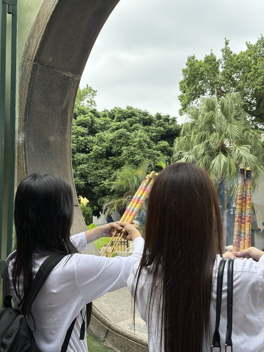 Lalalalice__mm's tweet photo. ละเพิ่นแต่งตัวแมทช์กันทุกวัน https://t.co/3WnqME5Wx6