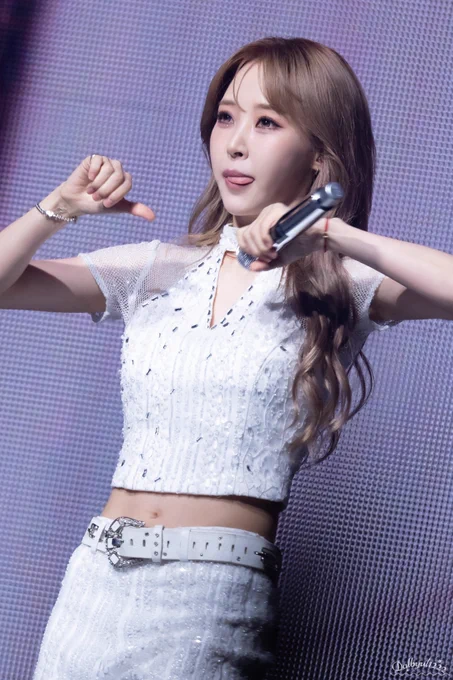 Image from Moonbyul Archives (@MBARCHIVE_)