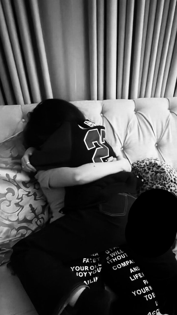 sainlnwo's tweet photo. I think I miss my wife https://t.co/LGiNSuGJpK