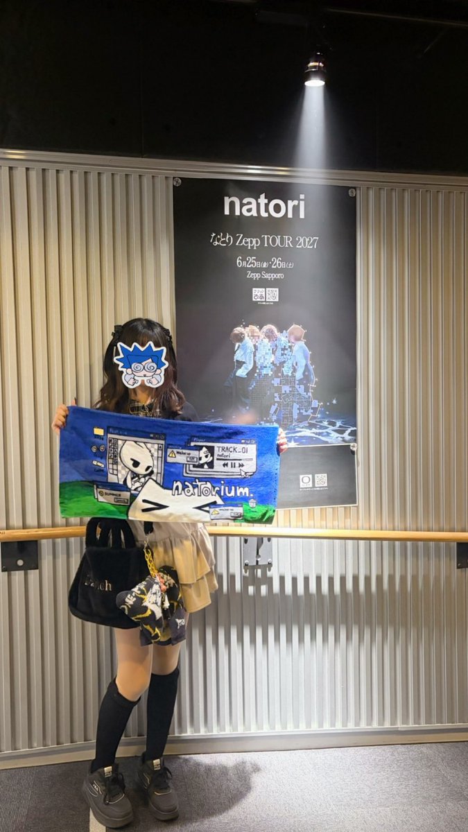 1vjzt's tweet photo. #なとり_行進

セトリとても良かったです🥲初雪の日で寒すぎたのに、最後大盛り上がりで終わる頃には汗だくでした笑
念願のキーチェーン可愛すぎてやばい！
また来年会いましょう https://t.co/3QnS4bvGTO