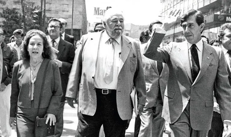 rmartinmar's tweet photo. Momentos históricos de Cuauthémoc Cárdenas y el rompimiento con el PRI, alianza opositora y encuentro fugaz con el EZLN... https://t.co/NTF5Hpg8RL