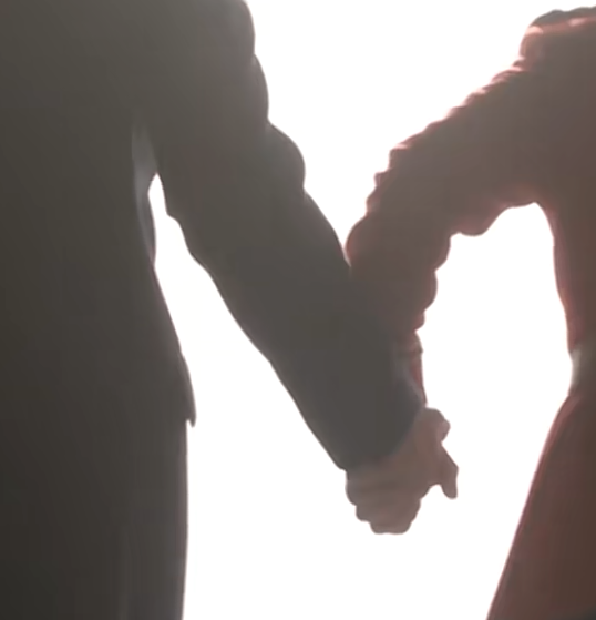 Scenedia_bl's tweet photo. 하.... 케일럽.. 아리안....
그거 알아? 
처음 청혼할 때는 블루 반지 상자
: 로열 블러드인 케일럽에게 청혼을 의미

마지막 청혼 때는 화이트 반지 상자 
: 오롯이 순수 케일럽에게 청혼

끼아아아아악!!!!! 
이런 의미듣는 거 좋아해?

로얄 블러드와 마피아 나이트2 [Royal blood &amp; Mafia knight2] https://t.co/E8mL5cNVPo