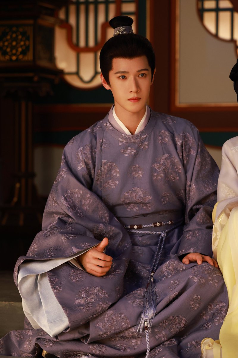 littleforest02's tweet photo. 𝐋𝐢𝐲𝐮𝐧𝐫𝐮𝐢 𝐒𝐭𝐮𝐝𝐢𝐨  𝐔𝐩𝐝𝐚𝐭𝐞𝐬 𝐖𝐞𝐢𝐛𝐨

“ห่วงใยทุกข์ร้อนใต้หล้า ยึดมั่นในคุณธรรมแห่งโลกหล้า”
เหยียนซ่าง @小林是李昀锐 มองทะลุสรรพสิ่งทั่วฟ้าดิน เข้าใจถ่องแท้ถึงสภาพความเป็นไปนานาของโลกมนุษย์

📺 #พยัคฆ์หลงกลิ่นบุปผา รับชมแบบถูกลิขสิทธิ์ทาง WeTV ทุกวัน เวลา 17:00 น.

#LiYunrui  #李昀锐  #หลี่อวิ๋นรุ่ย