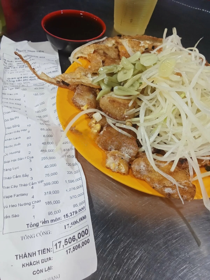 yeuchiemall's tweet photo. Đêm qua say vl anh em ạ. gạ em ktv đi đụ ok liền à https://t.co/3JN6Jukby2