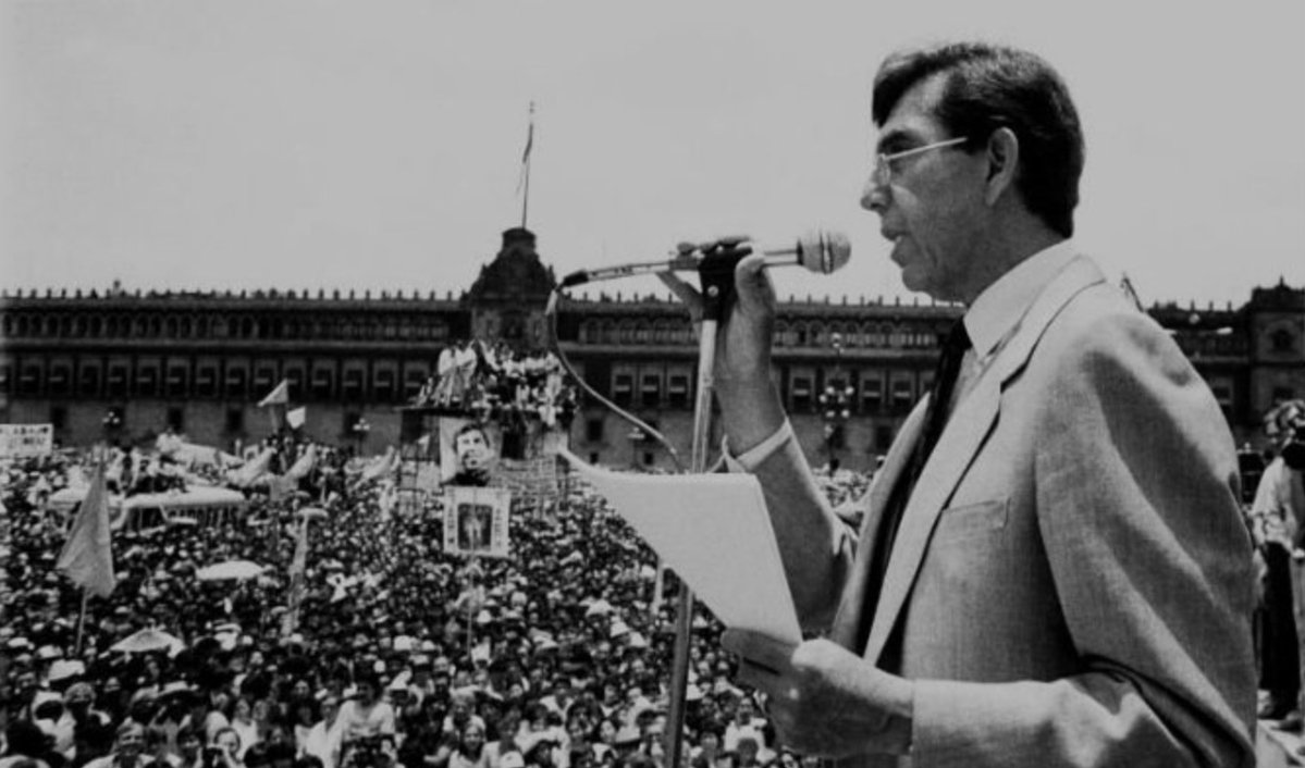 MxExilio's tweet photo. #México 📸 | Fallece Cuauhtémoc Cárdenas Solórzano; líder histórico de la izquierda en México

https://t.co/k6msKbNrEi 👈Nota en Exilio

#CuauhtémocCárdenas #PRD #izquierdamexicana #excandidatopresidencial #exjefedegobierno #DF https://t.co/JqJFEew8x2