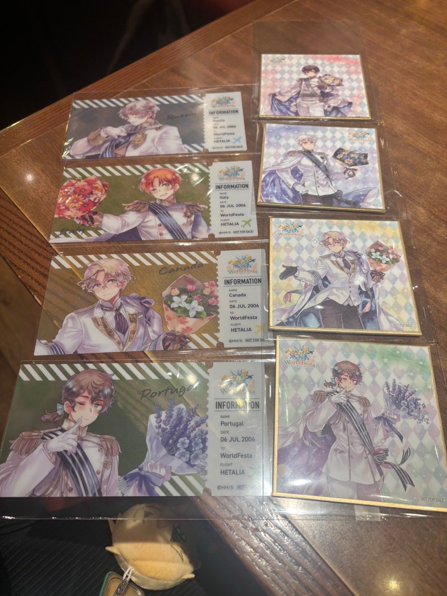 msk114's tweet photo. 【交換募集】ヘタリア　原画展　入場特典　おまけ

（色紙）
譲：日、普、加、葡
求：中
（フライトチケット風クリアカード）
譲：露、伊、加、葡
求：米

異種可、クリカ米優先。伊、日、普はクリカ米との交換のみ。
ヘタミュ手渡しまたは郵送にて。
よろしくお願いいたします。 https://t.co/qS3aOqaBBs