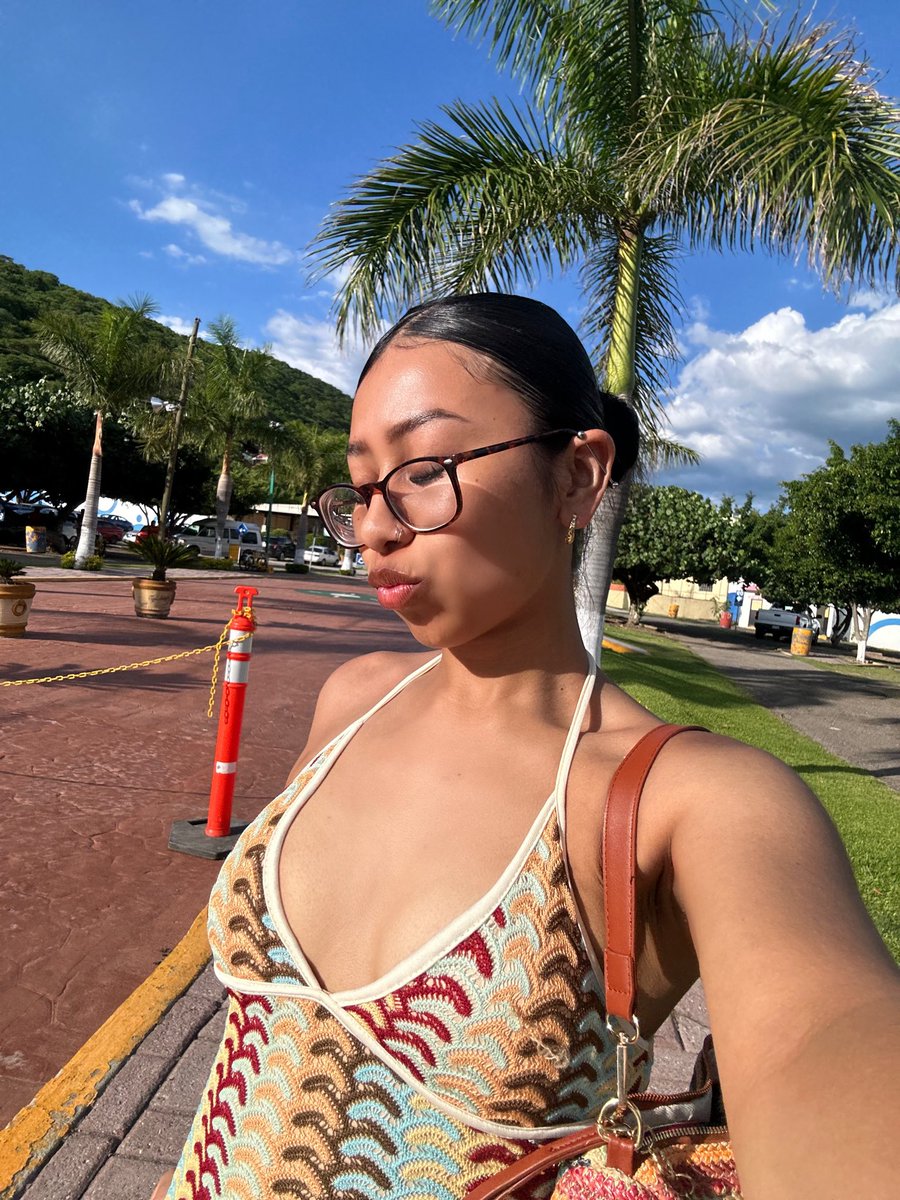 theymissbritney's tweet photo. love the sun on my face #prettylatina #mexico https://t.co/sD0ZWE5s8a
