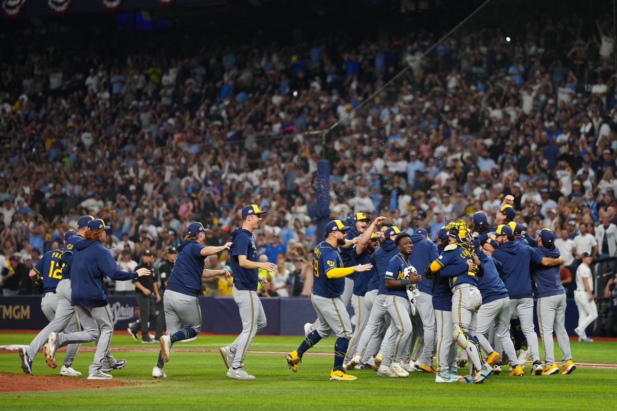 MLBNetwork's tweet photo. World Series CHAMPS. https://t.co/eZiROSHVSd