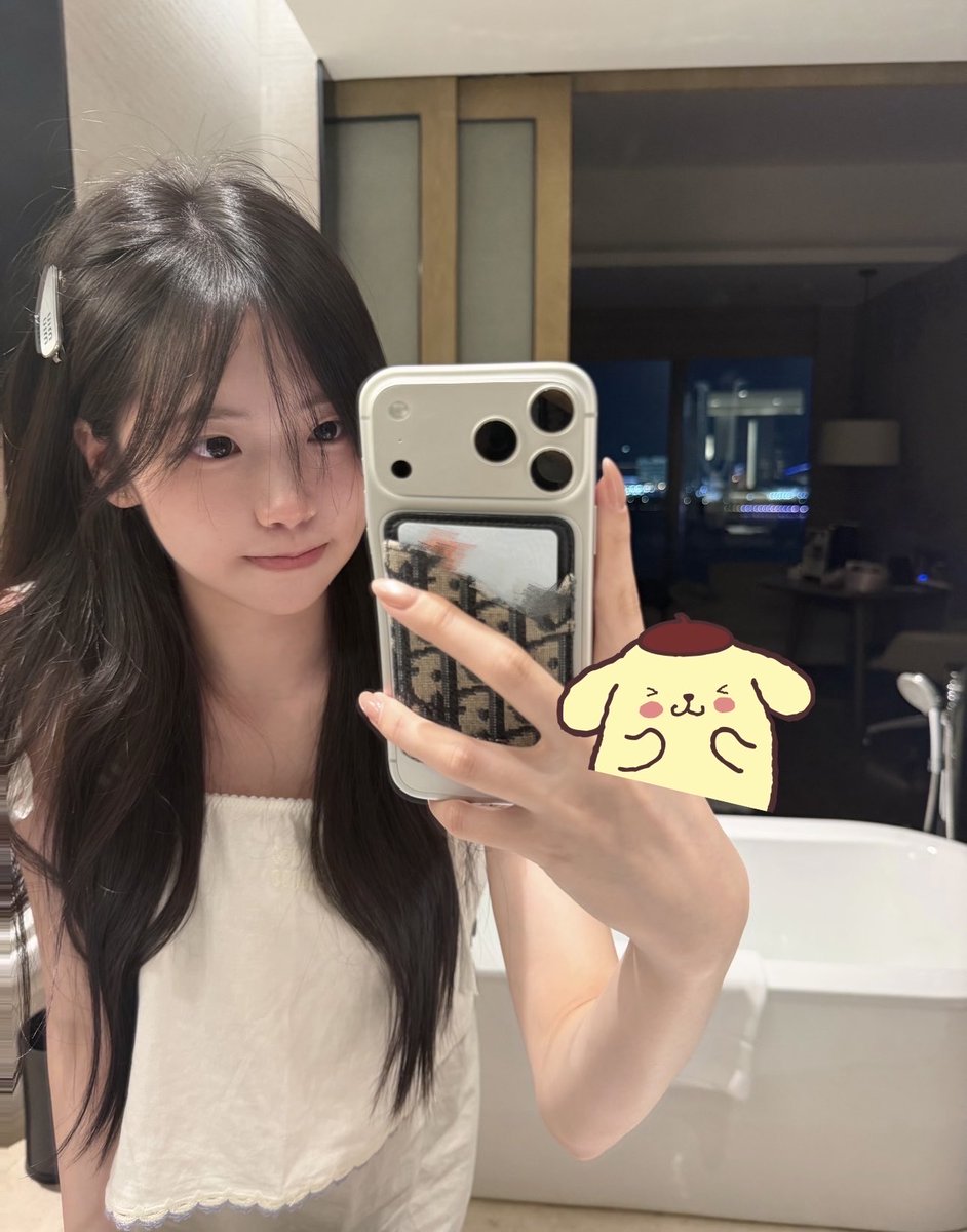 emily66pe5's tweet photo. 有人想锐评一下我15岁的福嘛🙋‍♀️

看完不许瞎说，赶紧看，我要删了

真没有🚪流言666我真秒发呀！ https://t.co/bPzOL62z1I