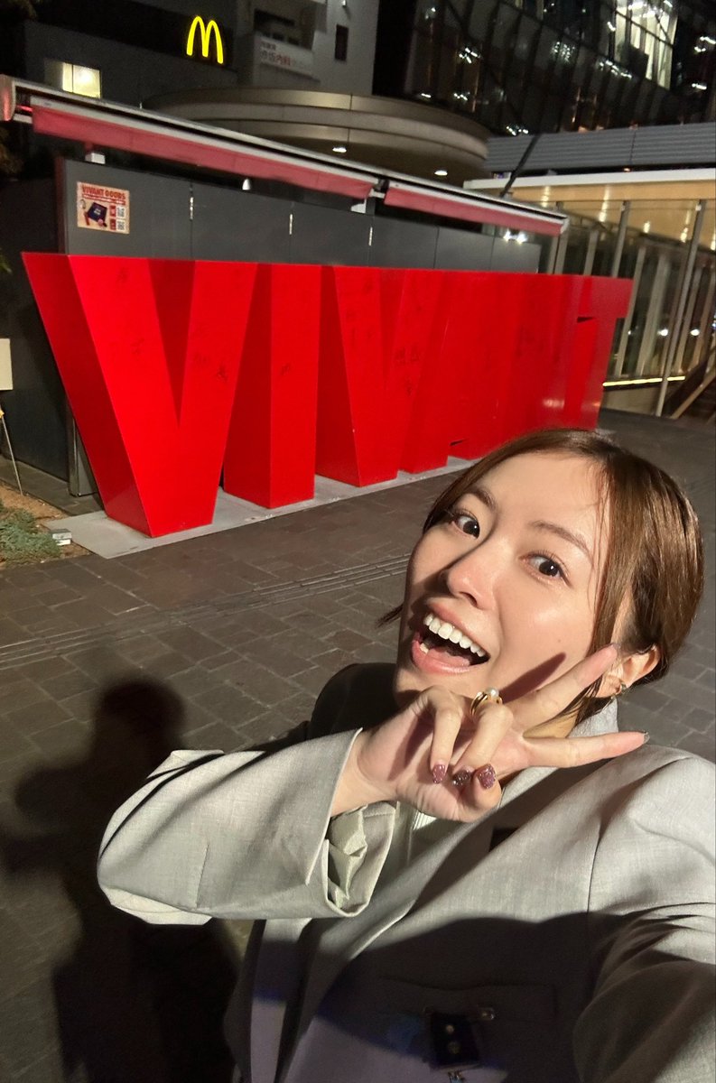 JURINA38G's tweet photo. 東京の夜は鼻が赤くなるくらい寒い❄️
みんな大好きVIVANT‼️ https://t.co/9wixxd95RK