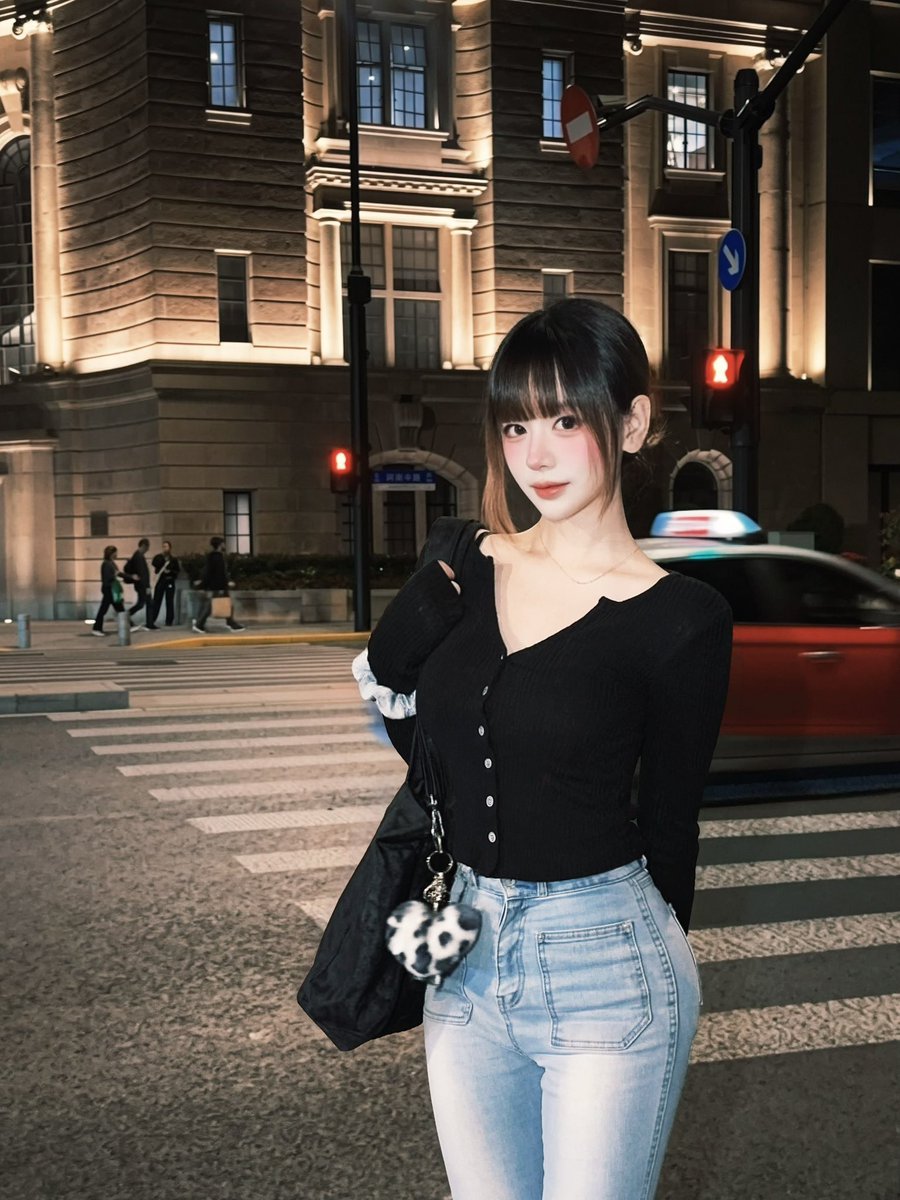 jomi_cos_'s tweet photo. 상하이에서 한달 살기 하고 싶은 여자

거리 너무 예쁘고, 음식 맛있고 .. ✨

#Shanghai #上海 #南京东路 https://t.co/mDnrQdv6G3