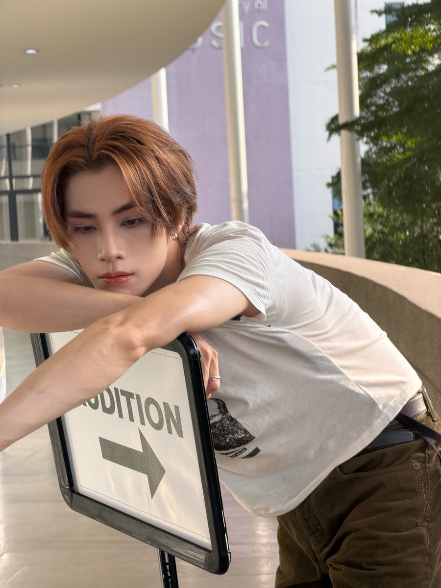 WayV_official's tweet photo. late !!

EVERYTHING, ALL AT ONCE, NEO
https://t.co/2yfSvTGNph 

#XIAOJUN #肖俊 #샤오쥔 
#HeySomebody #XIAOJUN_HeySomebody
#NCT #WayV #威神V 
#NCT_10TH_ANNIVERSARY https://t.co/NxvfGfc6Qo